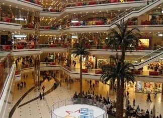 TÜRKİYE’ DE CUMHURBAŞKANININ KARARLI TUTUMU SONUCU KİRALAR TAMAMEN TÜRK LİRASINA ÇEVRİLİRKEN VE EKONOMİ SÜREKLİ BÜYÜRKEN KKTC HÜKÜMETİNİN DÖVİZ ÖDEMELİ KİRALAR İÇİN GEREKLİ TEDBİRLERİ UYGULAMAYA KOYAMAMASI SONUCU KKTC EKONOMİSİ BÜYÜK ZARAR GÖRMEYE DEVAM EDİYOR