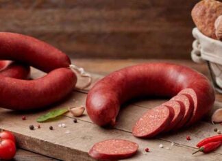 Afyonkarahisar sucuğunda yine kanatlı hayvan çıktı