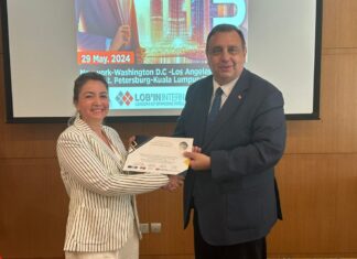 Tüketicinin ve Rekabetin Korunması Derneği Genel Başkanı ve AREL Üniversitesi Uluslararası Ofis Direktörü, ERASMUS Kurum Koordinatörü Prof. Dr. Uğur Özgöker DUBAİ’de düzenlenen 9. DÜNYA KALİTE ZİRVESİ’ nin Moderatörlüğünü yaptı.