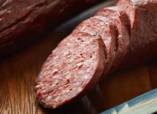 Marketlerde satılan 8 sucuk markası daha ifşa oldu: Sucuk diye bakın neler yedirmişler