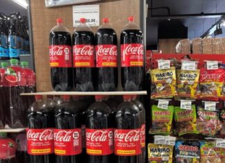 Boykot süreci sonrası satışları düşen ve yüksek miktarda ürün elinde kalan Coca Cola satış hedeflerini tutturmak için ilk kez 3 litrelik şişelerde satışa başladı.